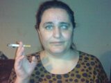 【衝撃】毎晩ぴったり8本の吸殻を20年食べ続ける女(42)が謎すぎる! 「カリカリした食感が最高」奇病の原因は?