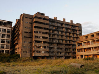 【軍艦島】外観維持に158億円!?　立ち入り禁止区域に、秘境写真家・酒井透が迫る！