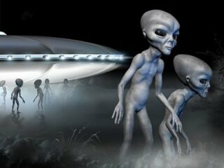 20人の政府関係者がUFO機密を公開していた？博士が語った「UFO隠蔽と終末予言」とは？