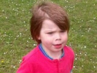 自らハサミで性器を切り落とそうとした3歳の少年 ― 英国史上最年少の性転換