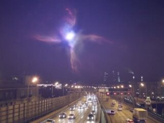 【動画】もしも銀河や星雲やブラックホールが地球に近づいたら夜空はどう見える？