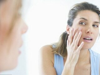 たった10秒で肌年齢を判定する超・簡単な方法とは？ アメリカの人気美肌博士イチオシの究極美容法も紹介！