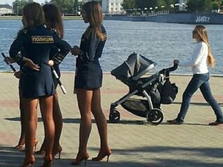 ロシアの“超”ミニスカ女性警官が絶滅の危機!! 制服巡り論争「彼女たちは結婚したがっている」