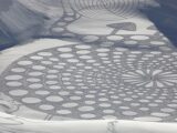 雪原の幾何学超巨大アートがスゴイ! 40km歩いて制作!?