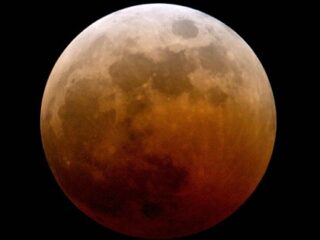 赤い月は世界の終末の予兆？　今年から始まる連続皆既月食テトラッド！
