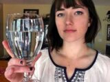 世界でたったの35例、奇病「水アレルギー」 の美少女=アメリカ