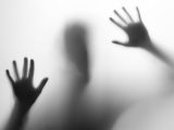 幽霊の存在が感じられる「6つの科学的理由」とは? 超低周波、一酸化炭素、カビ…