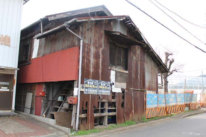 衝撃的すぎる「オウム逃亡信者の潜伏先」の画像8連発! まるで廃墟、想像以上にボロッボロ…菊地直子はここに居た!の画像5