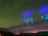 ついにNASAが「ブルービーム計画」発動か! ノルウェーの夜空に超カラフルUFO出現、住民恐怖で通報殺到の大パニック!