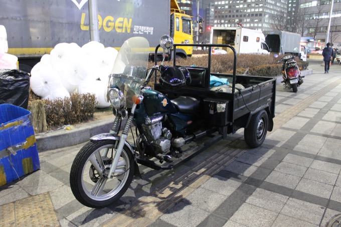 韓国の「バイク観察」が面白すぎる! ボロすぎて逆に超カッコイイ写真12連発…魔改造、マッドマックス、ゴミ屋敷状態バイク!!の画像9