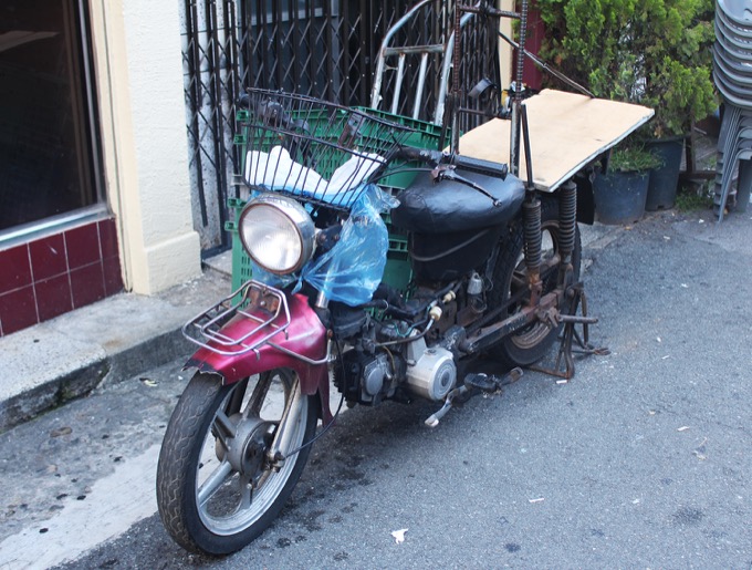 韓国の「バイク観察」が面白すぎる！ ボロすぎて逆に超カッコイイ写真12連発…魔改造、マッドマックス、ゴミ屋敷状態バイク!!の画像5