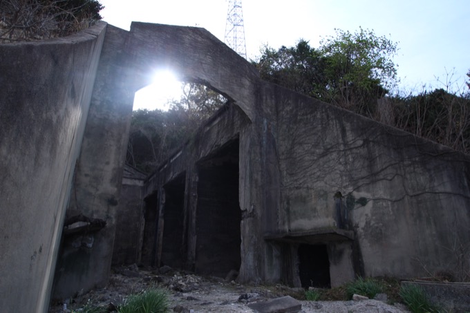 地図から消された700匹以上のウサギが棲む毒ガス村! 広島・大久野島に村田らむが潜入、軍事遺構と陽気すぎる看板もの画像15