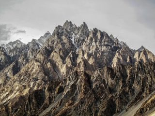 アジアで巨大地震を引き起こす“謎の塊”が新発見される！ プレートでも火山活動でもない「第三の地震」メカニズムとは!?