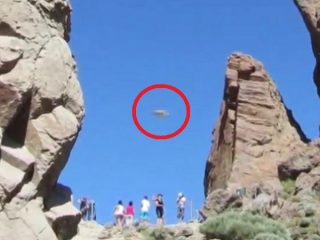 スペインの火山上空に超クッキリUFO、これはすごい！ 目撃者も証言「無音だった」「中央にドーム型構造、エイリアン基地か？」