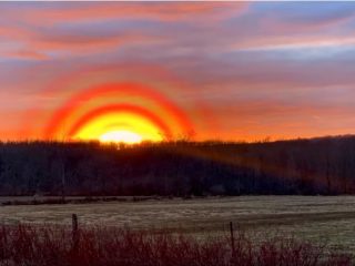 湖から膨大なエネルギーを吸い上げるUFOが激撮される！ 超絶スペクタクルUFOに有識者も感動、ニビル疑惑も!?