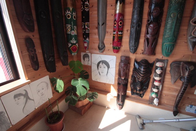 これはやばい! 鹿児島の『霧島天狗館』がディープすぎてジワる! 館長が25年以上集めたお面と謎の似顔絵…の画像13