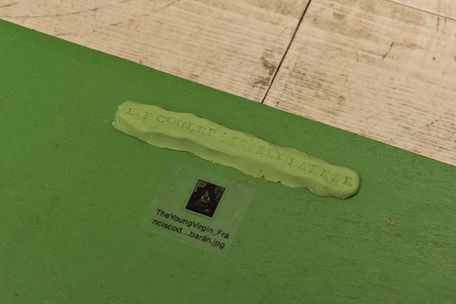 寝そべる胎児、埋まる頭蓋骨…「身体、ジェンダー、時間」をテーマに忘却されたDNAを表現した小宮麻吏奈個展[ -ATCG ] がアツい！の画像7