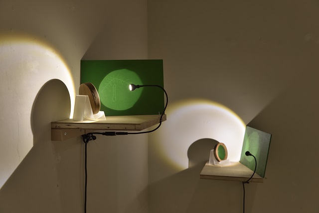 寝そべる胎児、埋まる頭蓋骨…「身体、ジェンダー、時間」をテーマに忘却されたDNAを表現した小宮麻吏奈個展[ -ATCG ] がアツい！の画像8