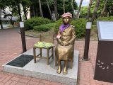 【韓国】慰安婦像・少女像コレクターと”少女像めぐり”!「これはいい像ですね」 ナナメ少女像、サムソン半導体少女像も!