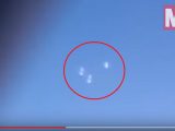 「UFOが6つに分裂している!」飛行機の乗客がUFO動画を激撮、点滅を繰り返し…! かつて機長が驚愕したUFOと酷似!