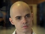 “母を罰するため”妹を惨殺した天才サイコパス(IQ141)の冷血インタビューに戦慄!“新チャールズ・マンソン”のゾッとする思考回路=英