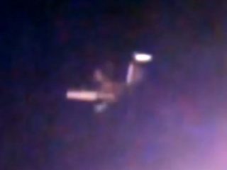 急死したUFO研究家が遺した動画から謎の“4本アームUFO”が続々発見される！ 「人類の科学技術をチェックしている」