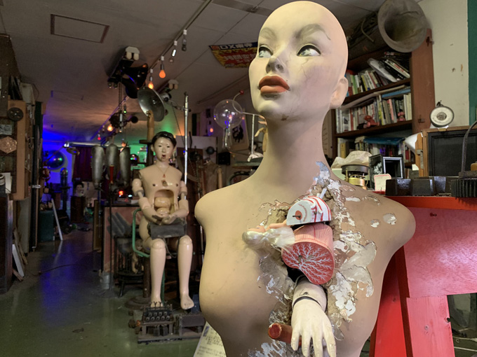 超異色で狂気の空間「カオスの間」に潜入！ 戦前の謎物品がズラリ、アート酔いするレベル！【京都】の画像5