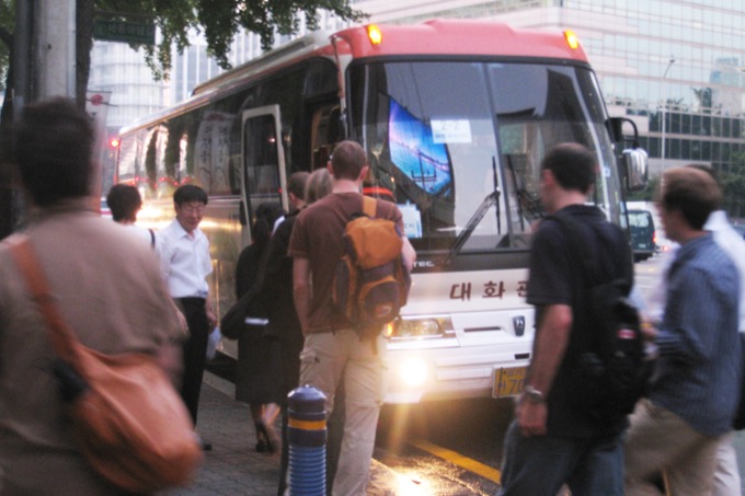 北朝鮮に潜入! 日本人差別用語「ウェノム(倭奴)」を連呼されつつ村田らむが撮影! 美人だらけの売店や老人隠しも!の画像2