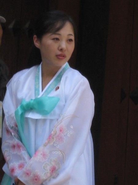 北朝鮮に潜入! 日本人差別用語「ウェノム(倭奴)」を連呼されつつ村田らむが撮影! 美人だらけの売店や老人隠しも!の画像10