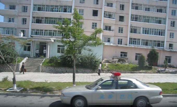 北朝鮮に潜入! 日本人差別用語「ウェノム(倭奴)」を連呼されつつ村田らむが撮影! 美人だらけの売店や老人隠しも!の画像14