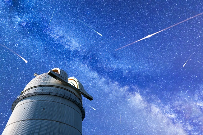 ８月12日～14日は「ペルセウス座流星群」がピークに、流れ星が見れるゾ!!  月と土星も大接近、今夜は空を見上げよう！の画像1