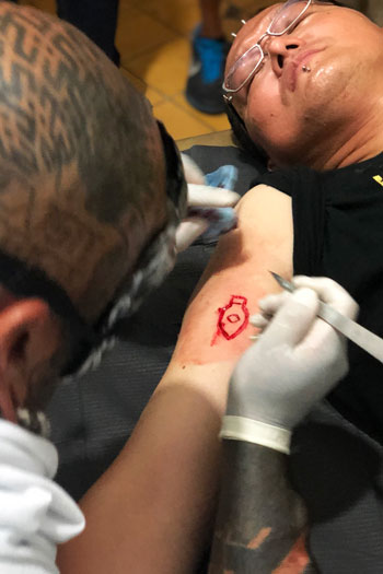 『クレイジージャーニー』で大反響! ケロッピー前田が語るメキシコ身体改造シーンの全貌! 医療用メスの魔術師ルーカス・スピラの最新情報も!の画像6