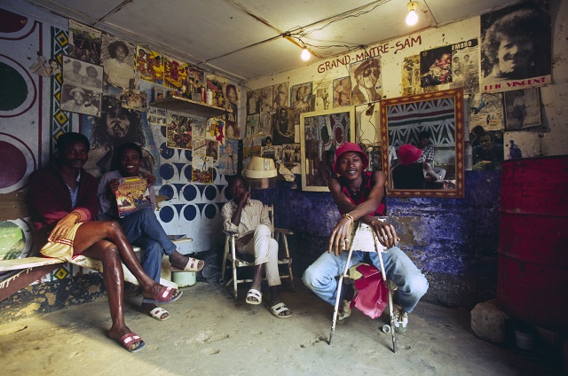 肌の色を消す「漂白クリーム」、アフリカで流行する粗悪品がやばい！ 顔が凸凹、皮も全て剥け…医者「一生治らない」の画像3