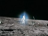 【新説】月面で宇宙飛行士の体は青く光っていた!! 我々が知る月面写真は加工されている…電気的宇宙論から見る“月の真実”!