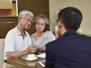 高級品を不当に値引きさせて買う「押し買い」業者に直撃！「貴金属出すまで帰りまへん」極悪手口が判明：犯罪インタビュー