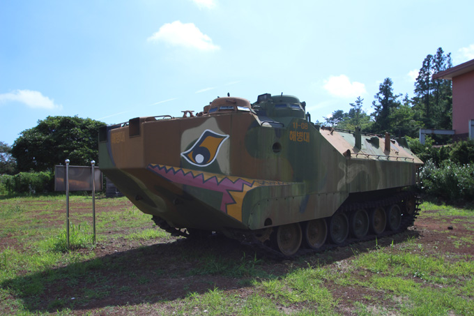 韓国・済州島の「反日施設」がヤバすぎて悶絶! 日本兵の過激拷問を再現、無数の骸骨、日本軍が掘ったガチ塹壕…村田らむが潜入!の画像17