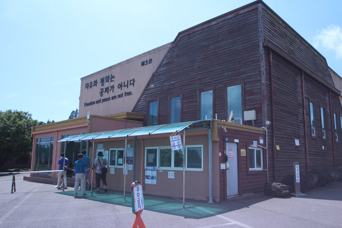 韓国・済州島の「反日施設」がヤバすぎて悶絶! 日本兵の過激拷問を再現、無数の骸骨、日本軍が掘ったガチ塹壕…村田らむが潜入!の画像16