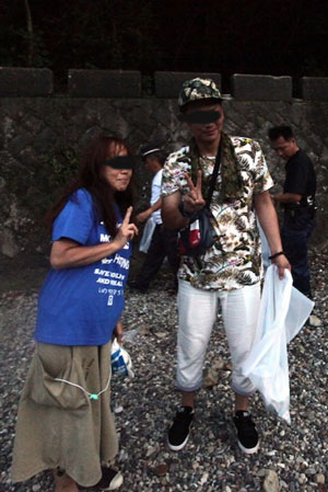 和歌山で「イルカ漁反対の団体」が超怪しげな暗闇ミサを実行していると判明! 捕鯨も反対謎のクジラ水でお祈りも【潜入取材】の画像12