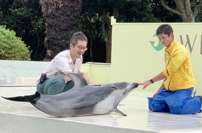 和歌山で「イルカ漁反対の団体」が超怪しげな暗闇ミサを実行していると判明！ 捕鯨も反対謎のクジラ水でお祈りも【潜入取材】の画像5