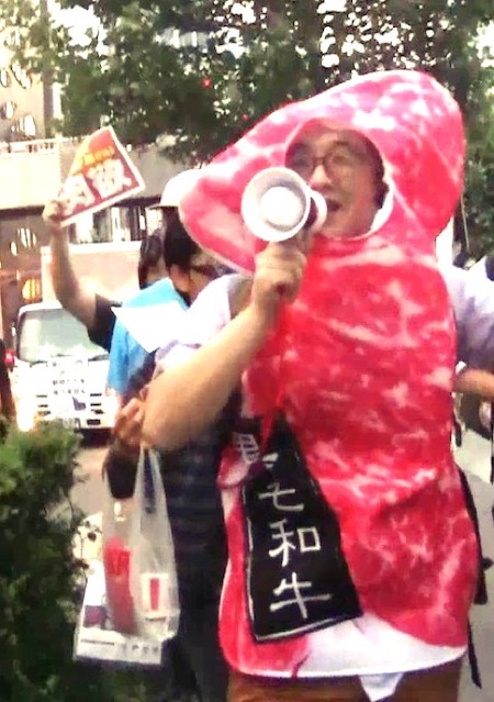 和歌山で「イルカ漁反対の団体」が超怪しげな暗闇ミサを実行していると判明! 捕鯨も反対謎のクジラ水でお祈りも【潜入取材】の画像8