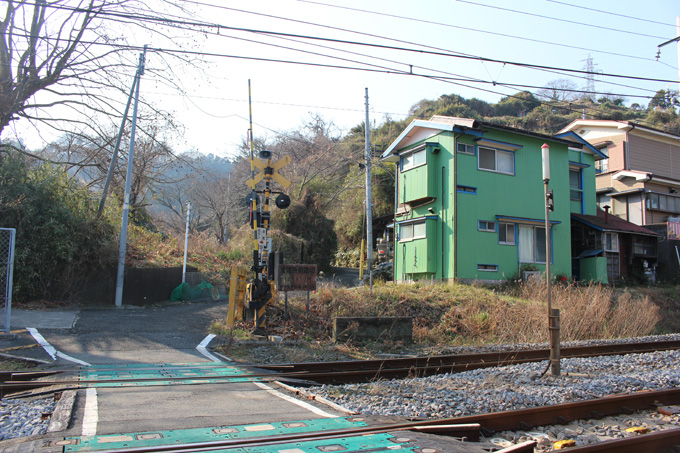 超怖い現代のゴーストタウン「田浦廃村」に潜入！ビビって足がすくむレベル、殺せの張り紙…横須賀の廃村を村田らむがルポ！の画像1