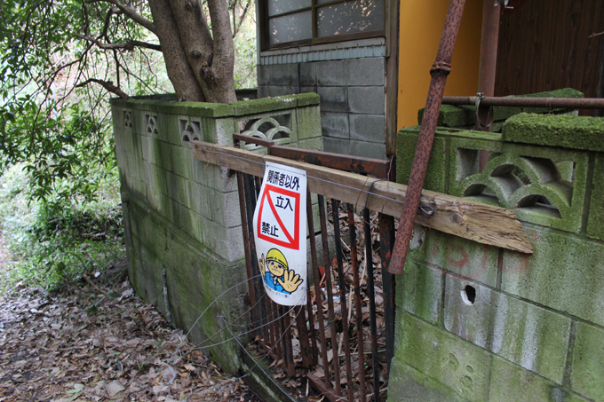 超怖い現代のゴーストタウン「田浦廃村」に潜入！ビビって足がすくむレベル、殺せの張り紙…横須賀の廃村を村田らむがルポ！の画像8