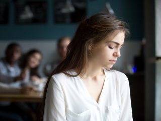 「あなたが孤独を感じる本当の理由」がわかる4択フラワー占い！ 孤独から抜ける方法も… Love Me Doが本気指摘！