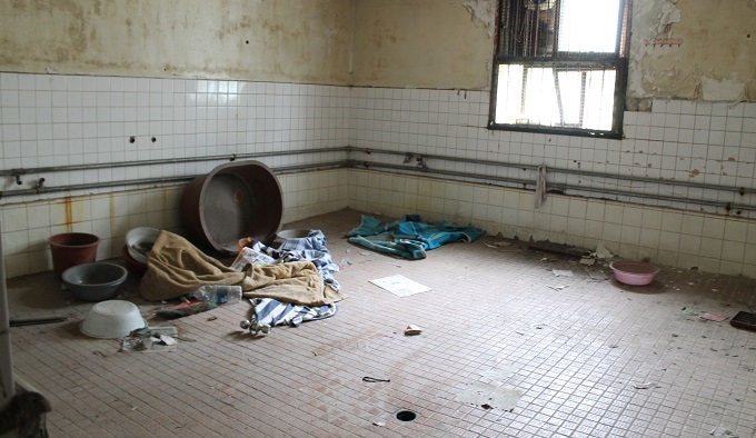 世界7大恐怖スポット「韓国・南陽精神病院」廃墟に村田らむが潜入! 精神病患者の脳内世界絵、「ここは危険…」不気味な英文メッセージもの画像10