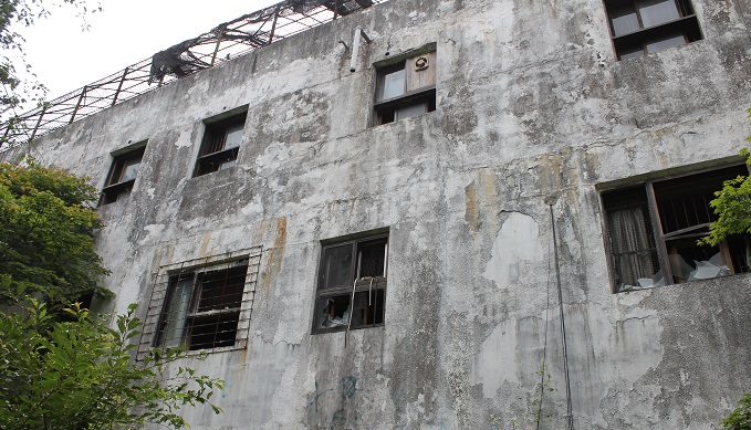 世界7大恐怖スポット「韓国・南陽精神病院」廃墟に村田らむが潜入! 精神病患者の脳内世界絵、「ここは危険…」不気味な英文メッセージもの画像15