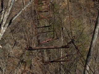 埼玉県秩父市の「無能吊り橋」がヤバすぎる！ 人が渡れない構造…「落ちたら絶対に死ねる」