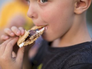 かつて北関東に出没した「殺人お菓子おじさん」の謎！ 紳士のふりして… 子どもが次々餌食にされた実態暴露