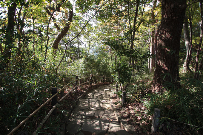 妖怪、天狗、幽霊…超不思議な中野区「哲学堂公園」が面白すぎる! 心霊「首無しライダー」も出る!?の画像17