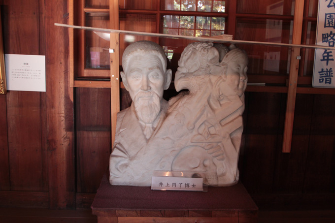 妖怪、天狗、幽霊…超不思議な中野区「哲学堂公園」が面白すぎる! 心霊「首無しライダー」も出る!?の画像10