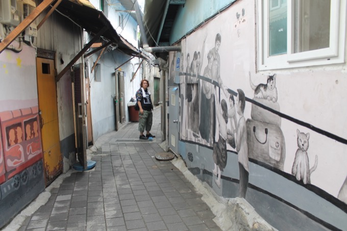 ホームレス集団、ド美女の立ちんぼ…韓国の激やばスラム街「ヨンドゥンポ（永登浦）」に村田らむが宿泊！の画像16